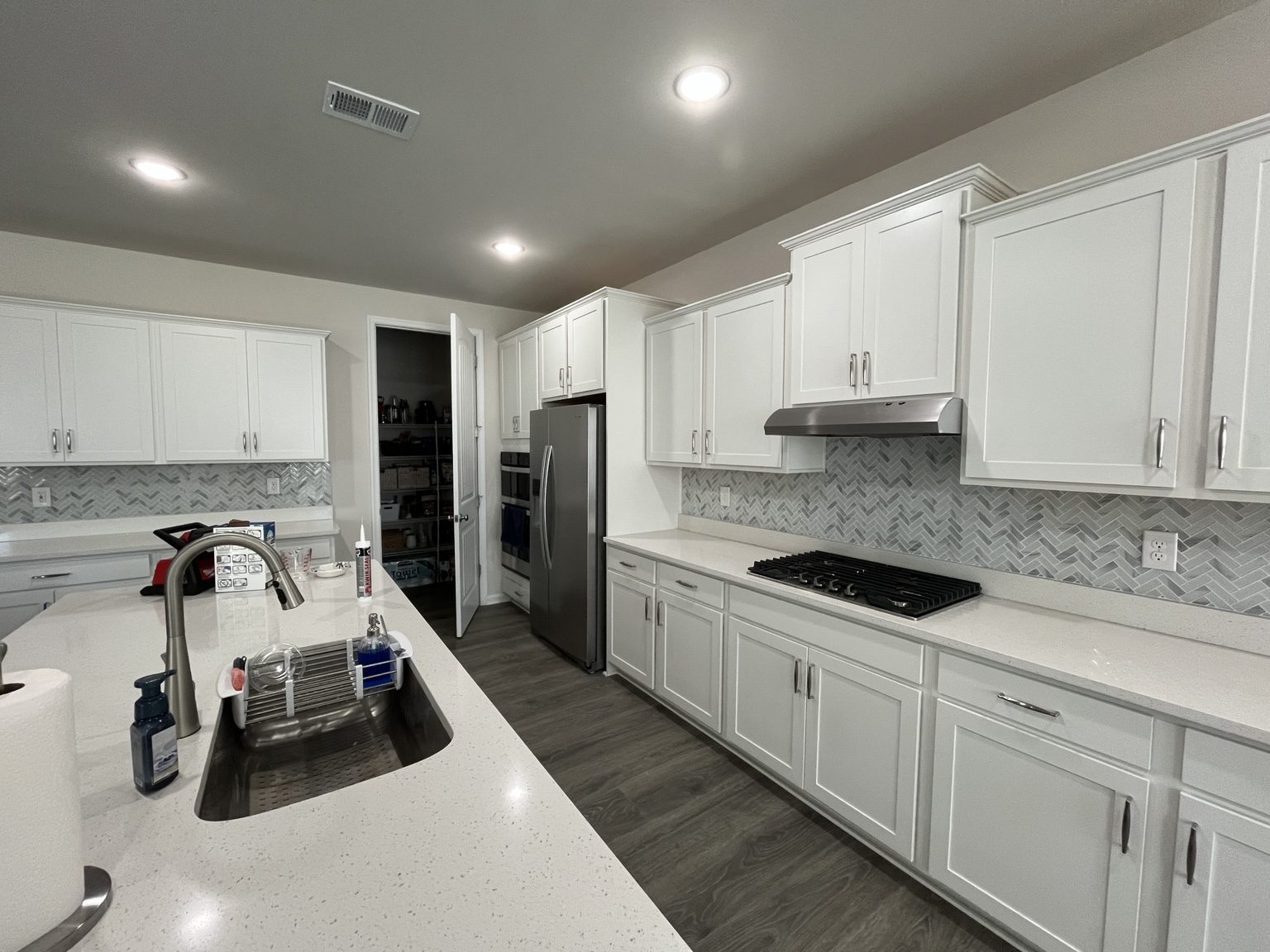 Finished white kitchen with tile backsplash